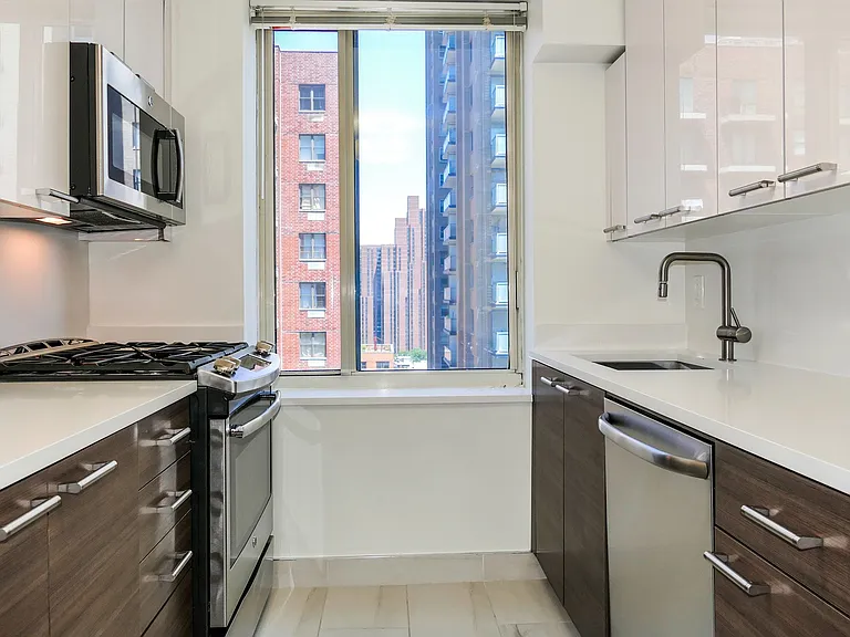 240 E 86th St #12L — Photo 3