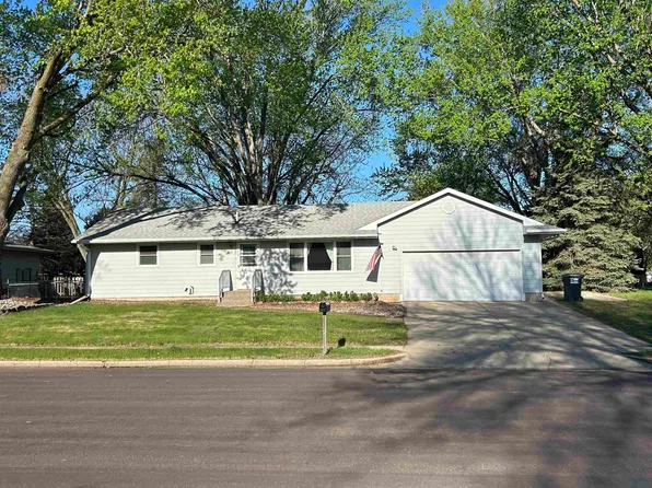 918 James St, Vermillion, SD 57069
