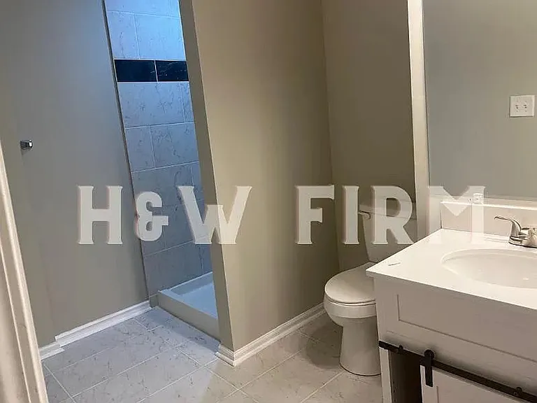 404 Formosa Ave — Photo 10