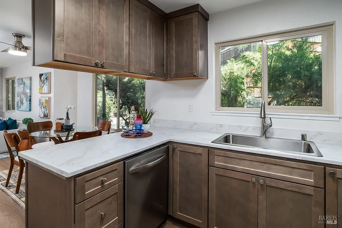 1484 Parkway Drive - Photo 8