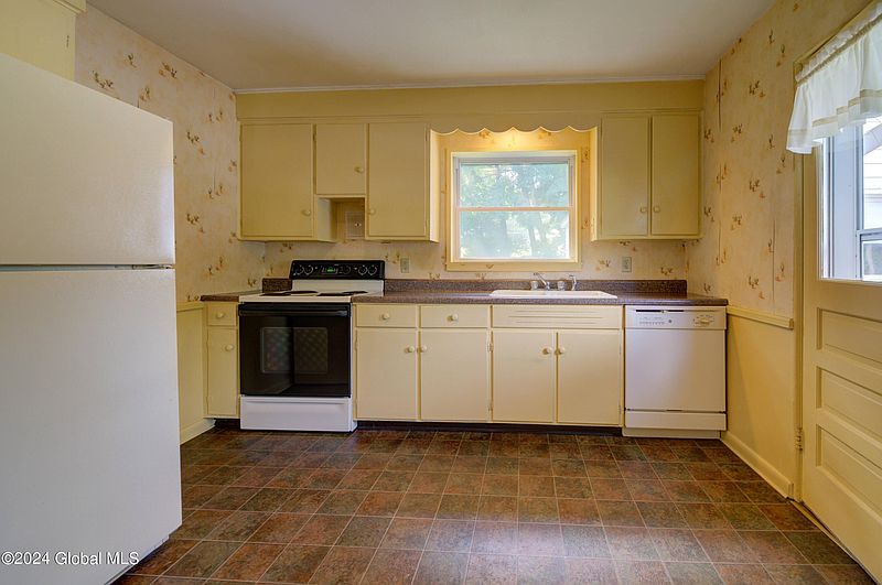 5th image of 35 Ridge Road