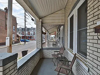 927 W Green St — Photo 6