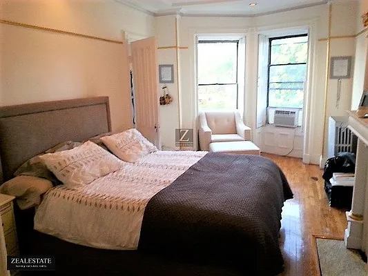 Rented by ZealEstate Group Inc | media 26