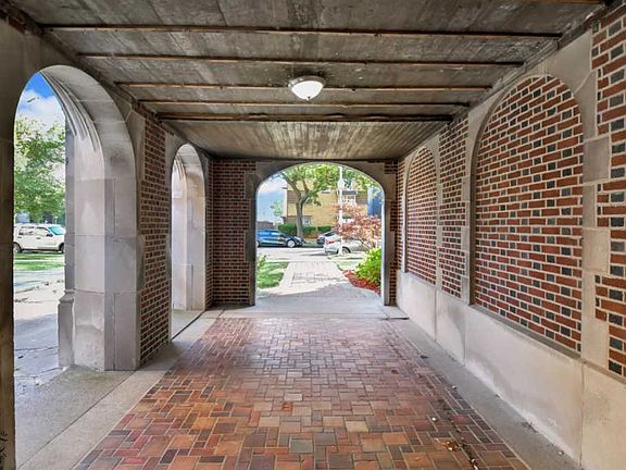 3rd image of 6740 S Oglesby Ave APT 8
