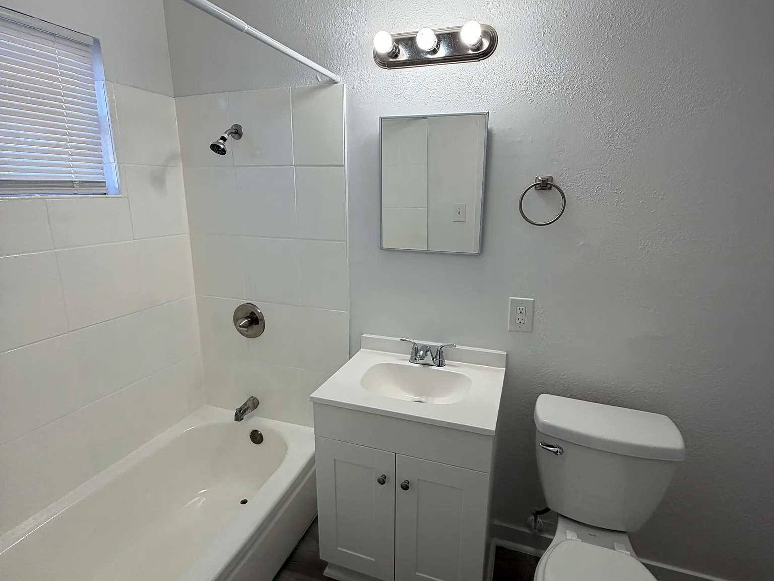 Studio, 500 sqft, $859 — Photo 3