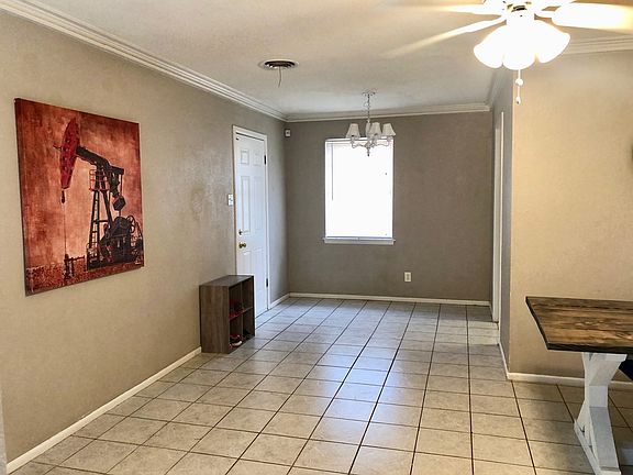 2nd image of 4729 Wilshire Dr