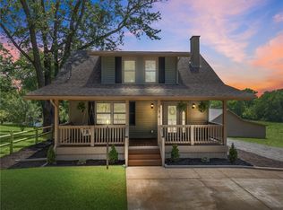 736 Shenango Stop Rd, New Castle, PA 16101