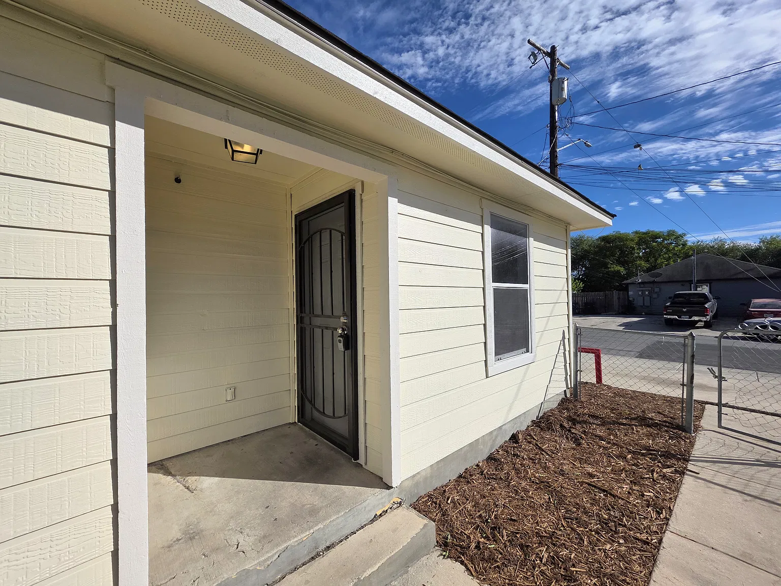 3 bed, 900 sqft, $1,195 — Photo 4
