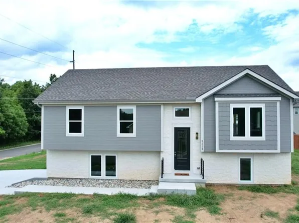 2228 Corbin Ct, Excelsior Springs, MO 64024