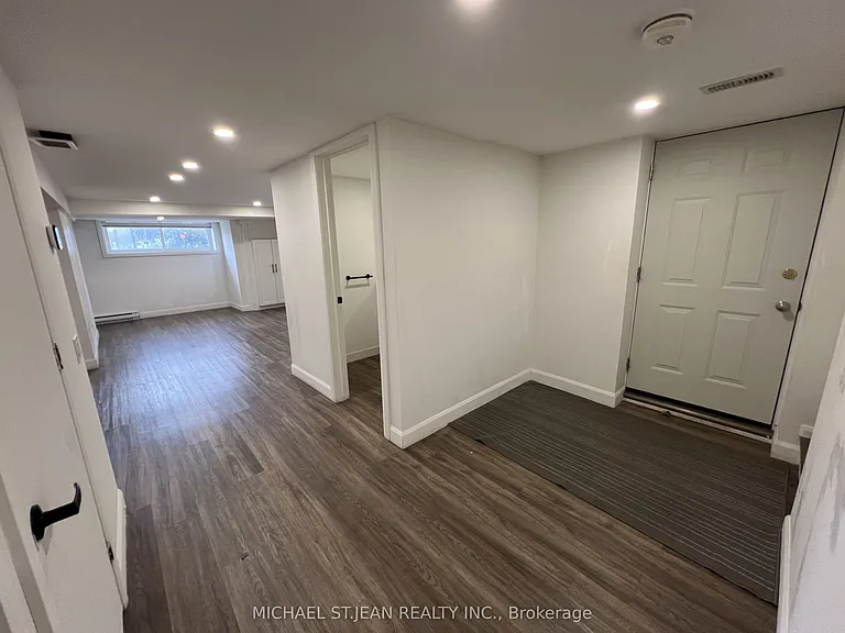 176 Queensdale Ave E #LOWER — Photo 19