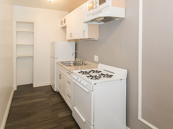 2nd image of 5516 N Kenmore Ave APT 303
