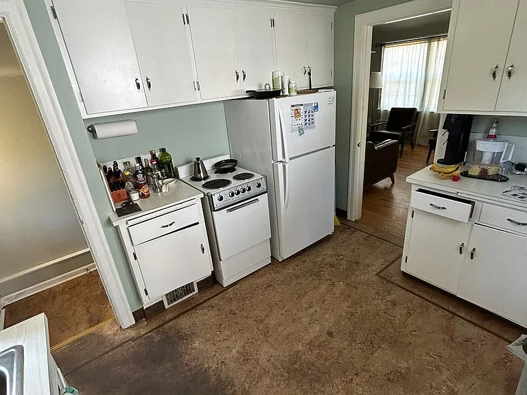 430 Jason Ave N — Photo 19