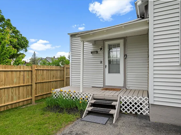 125 Circular St #B — Photo 16