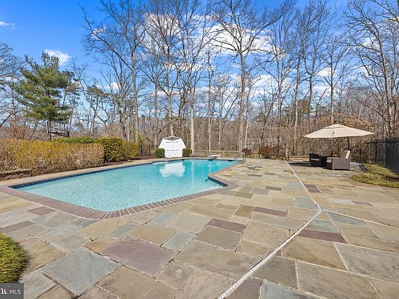 3rd image of 3484 Olympia Rd