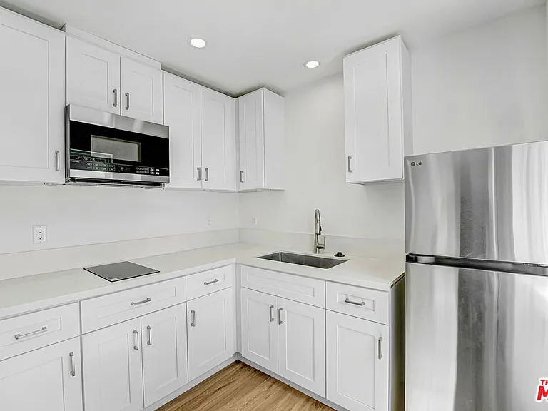 2615 Carmona Ave — Photo 6