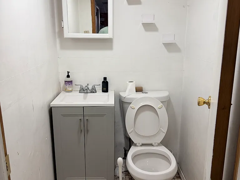 5653 Clearview Expy — Photo 17