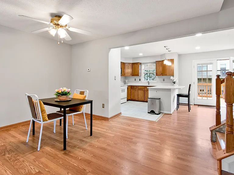 529 Sugarbush Cir — Photo 4
