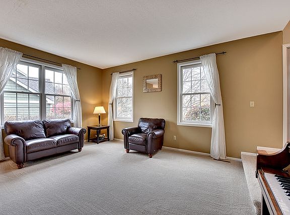 5th image of 13634 Essex Ct
