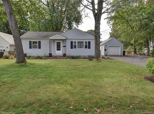 11 Cornwall Dr, Windsor Locks, CT 06096