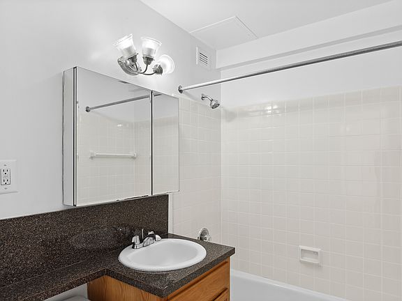 5th image of 1 Glenwood Ave APT 7L