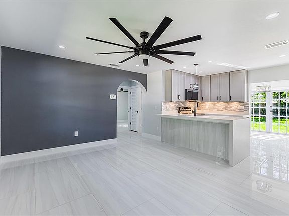 4th image of 639 HAND AVENUE