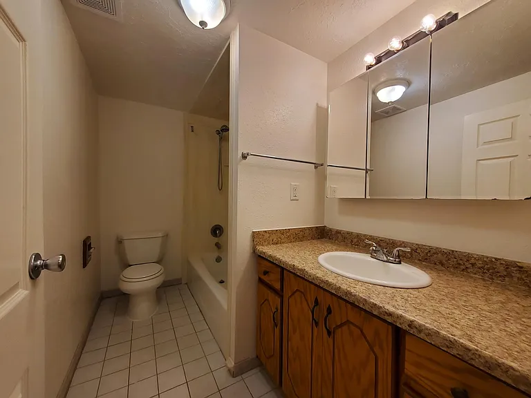 260 W 19th St #B — Photo 11
