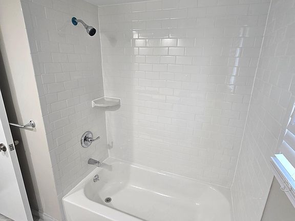 5th image of 101 Saint Andrews St APT 3