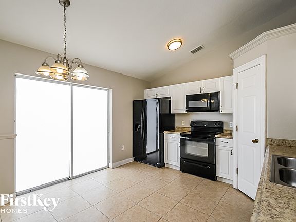 5th image of 715 Brenton Leaf Dr