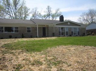 8230 Groby Rd, Saint Louis, MO 63132