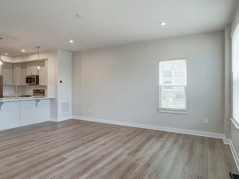 12129 Calgary Loop — Photo 7