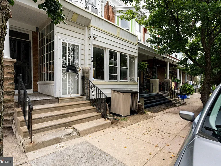 231 E Sydney St — Photo 23