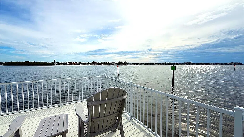 2 bed, 2.0 bath, 845 sqft, $2,100 — Photo 3