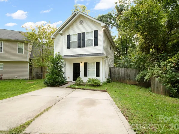 5541 Peachwood Dr, Charlotte, NC 28216