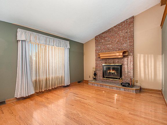 3rd image of 2241 Jamestown Dr SE