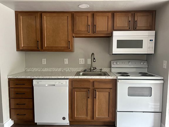 3rd image of 922-926 S Ludlow Ave #926-09