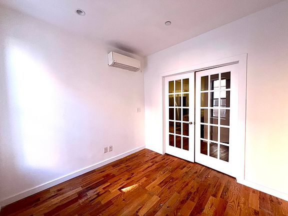 5th image of 453 Irving Ave #1F