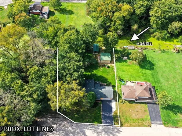 5009 Memory Trl, McHenry, IL 60051