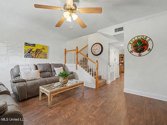 4th image of 105 Demontluzin Ave APT 2