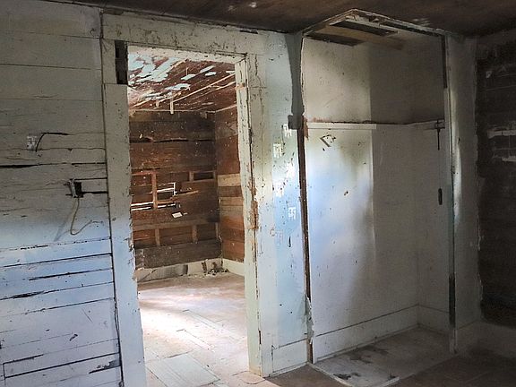 3rd image of 209 Weaver St