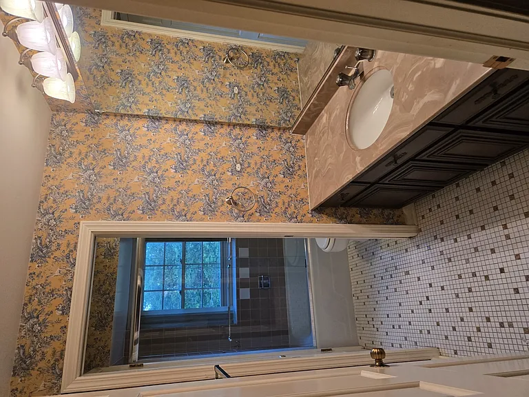 2S663 Avenue Normandy St E — Photo 10