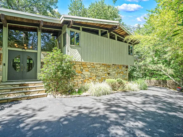 (undisclosed Address), Smithtown, NY 11787