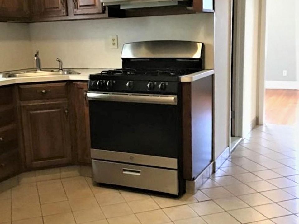 2nd image of 1412 Lexington Pl #3