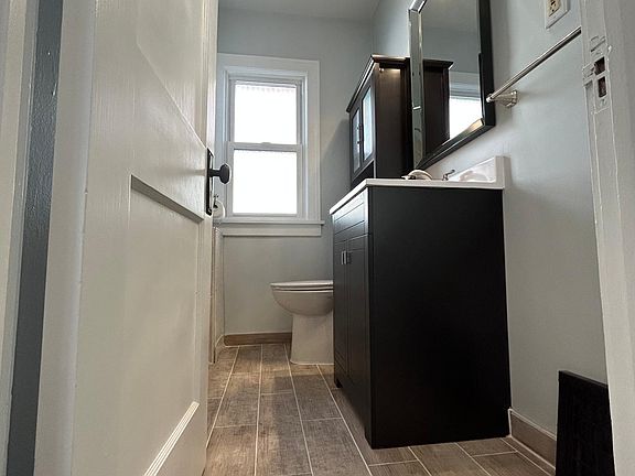 5th image of 1333 Gladys Ave
