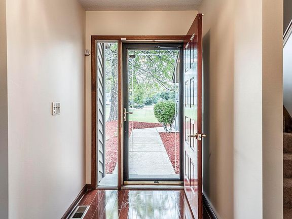 3rd image of 2113 Deer Run Ln