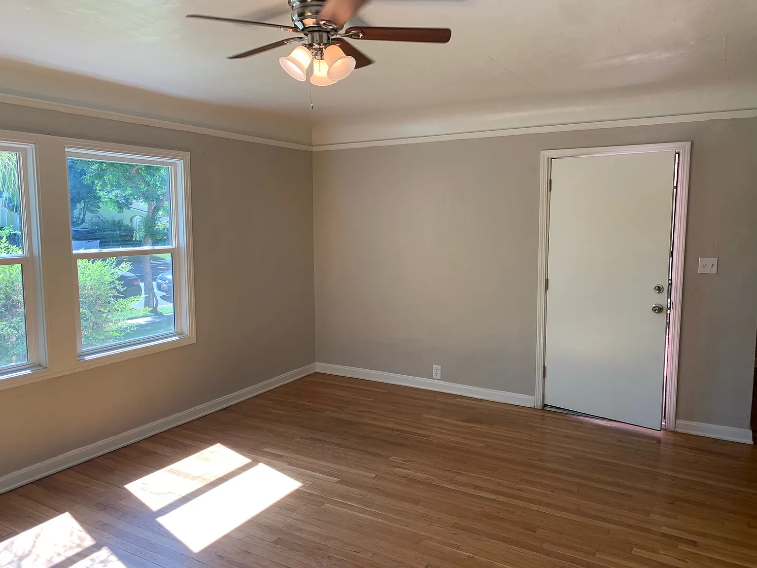 1 bed, 1.0 bath, 730 sqft, $1,150 — Photo 2