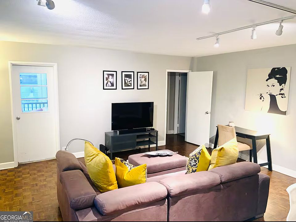 1st image of 300 W Peachtree St NW Unit 8D