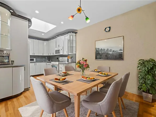 2726 East 27th Street image 7 of 29