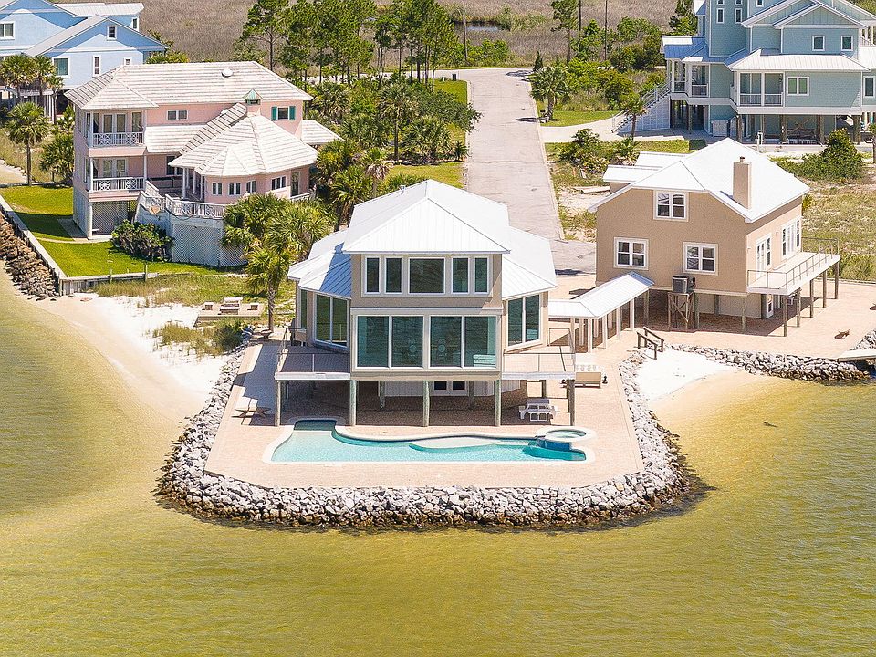1st image of 320 Sunny Dr