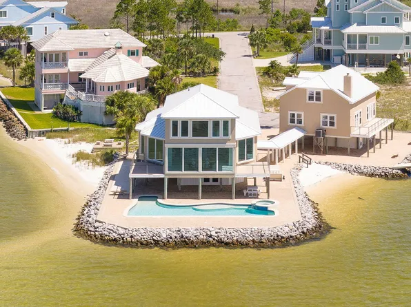 320 Sunny Dr, Mary Esther, FL 32569