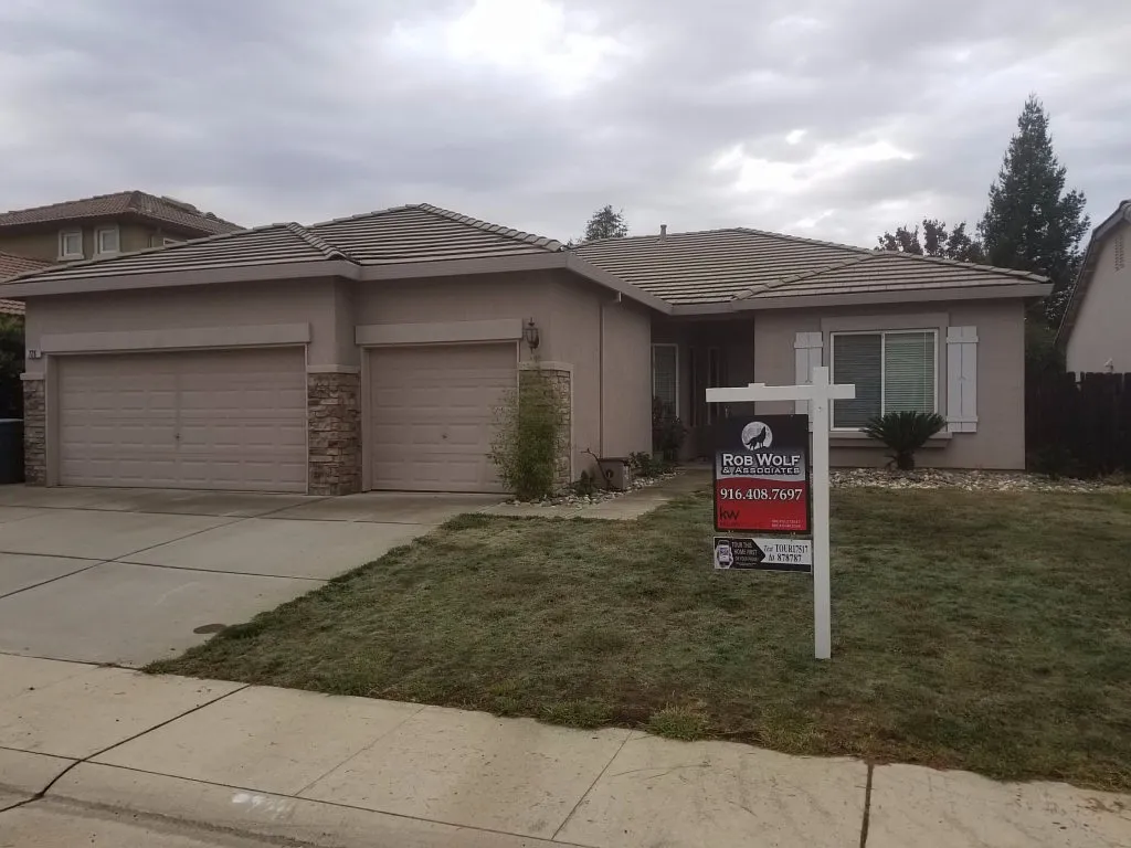 726 Caber Dr photo 1